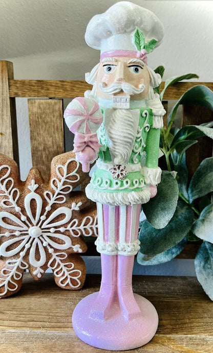 Handmade Soldier Pastry Maker Statue, Christmas Decor, Nutcracker Statue, Nutcracker Soldier Decor, Nutcracker Decor, Nutcracker Sculpture