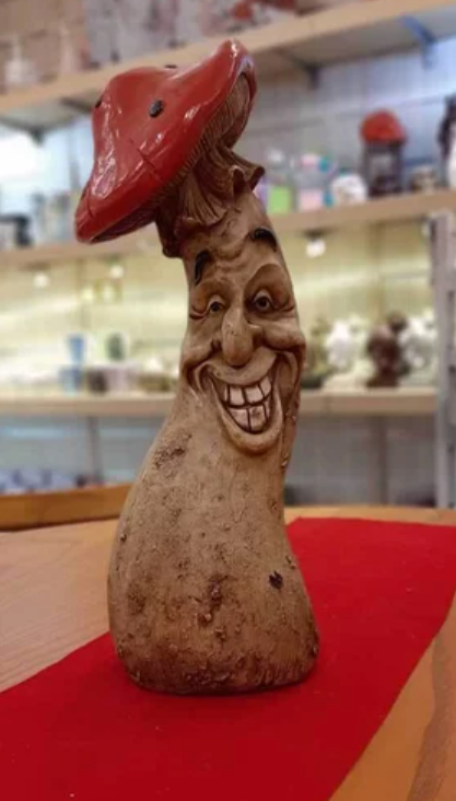 Funny Smiling Mushroom Statue, Mushroom Figurine with Big Smile, Polyester Smiling Mushroom Statue, Large Smiling Mushroom Sculpture