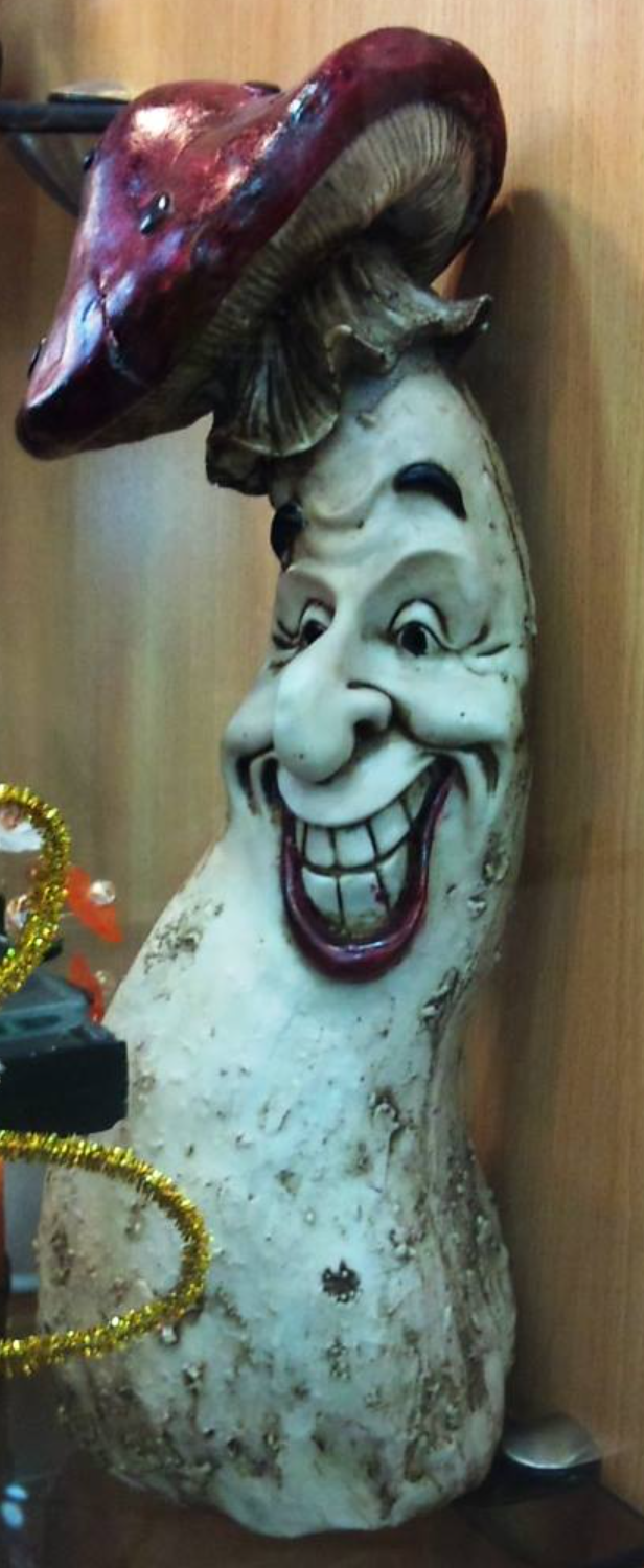 Funny Smiling Mushroom Statue, Mushroom Figurine with Big Smile, Polyester Smiling Mushroom Statue, Large Smiling Mushroom Sculpture