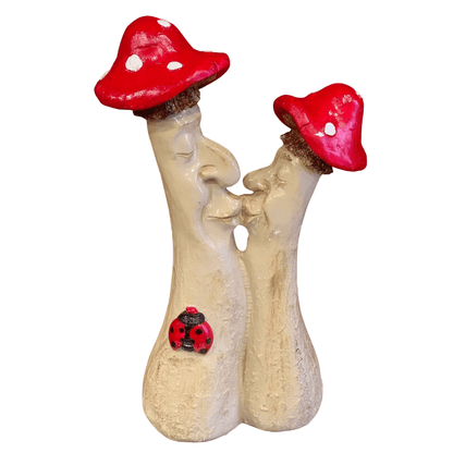 Kissing Mushroom Couple Statue, Polyester Mushroom Couple in Love, Romantic Mushroom Kiss Sculpture, Mushroom Art Statue Couple Kissing