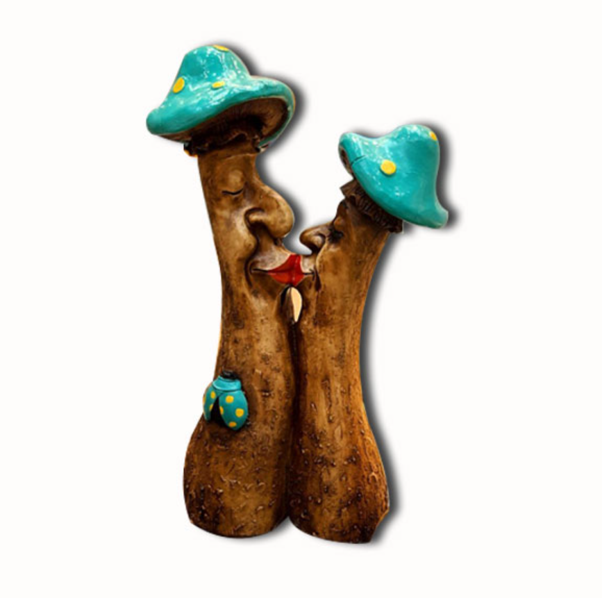 Kissing Mushroom Couple Statue, Polyester Mushroom Couple in Love, Romantic Mushroom Kiss Sculpture, Mushroom Art Statue Couple Kissing