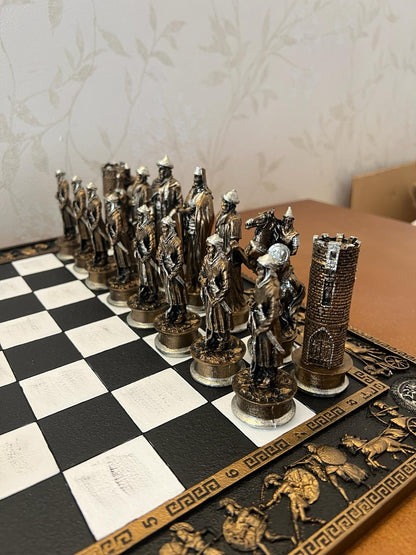 Historical Chess Set with Decorative Board, Medieval Chess Set with Detailed Warrior Pieces, Antique Look Chess Set with Medieval Figures