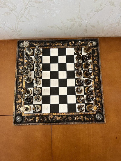 Historical Chess Set with Decorative Board, Medieval Chess Set with Detailed Warrior Pieces, Antique Look Chess Set with Medieval Figures