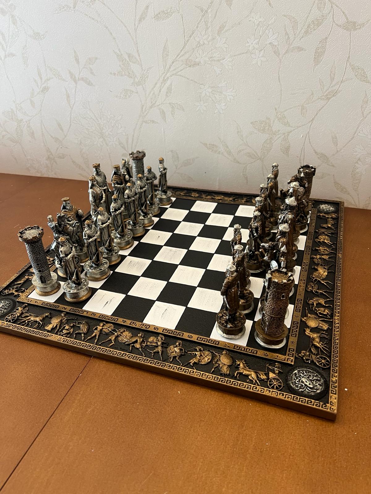 Historical Chess Set with Decorative Board, Medieval Chess Set with Detailed Warrior Pieces, Antique Look Chess Set with Medieval Figures