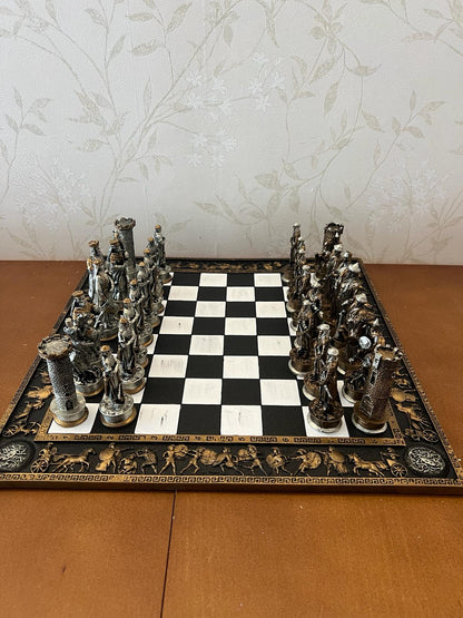Historical Chess Set with Decorative Board, Medieval Chess Set with Detailed Warrior Pieces, Antique Look Chess Set with Medieval Figures