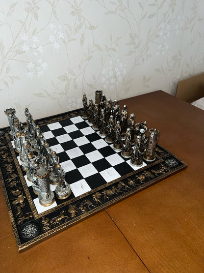 Historical Chess Set with Decorative Board, Medieval Chess Set with Detailed Warrior Pieces, Antique Look Chess Set with Medieval Figures
