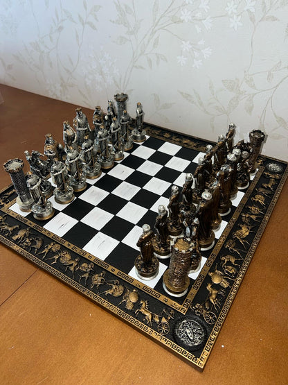 Historical Chess Set with Decorative Board, Medieval Chess Set with Detailed Warrior Pieces, Antique Look Chess Set with Medieval Figures