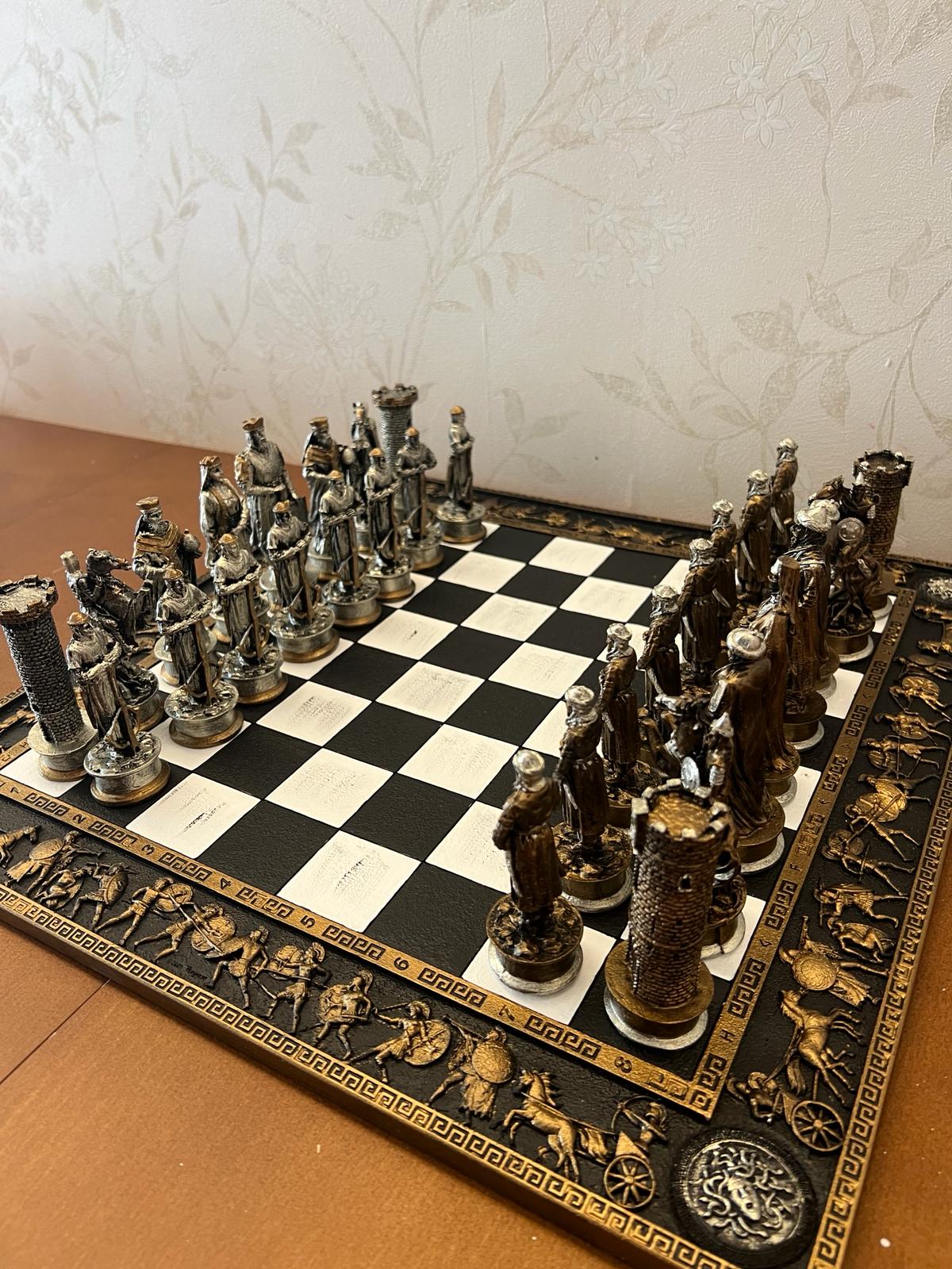 Historical Chess Set with Decorative Board, Medieval Chess Set with Detailed Warrior Pieces, Antique Look Chess Set with Medieval Figures