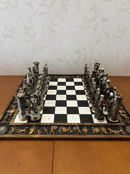 Historical Chess Set with Decorative Board, Medieval Chess Set with Detailed Warrior Pieces, Antique Look Chess Set with Medieval Figures