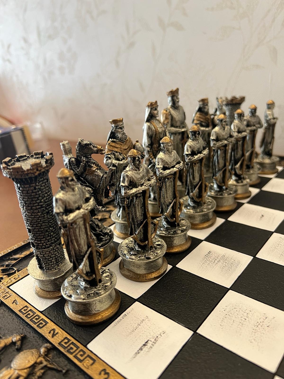 Historical Chess Set with Decorative Board, Medieval Chess Set with Detailed Warrior Pieces, Antique Look Chess Set with Medieval Figures