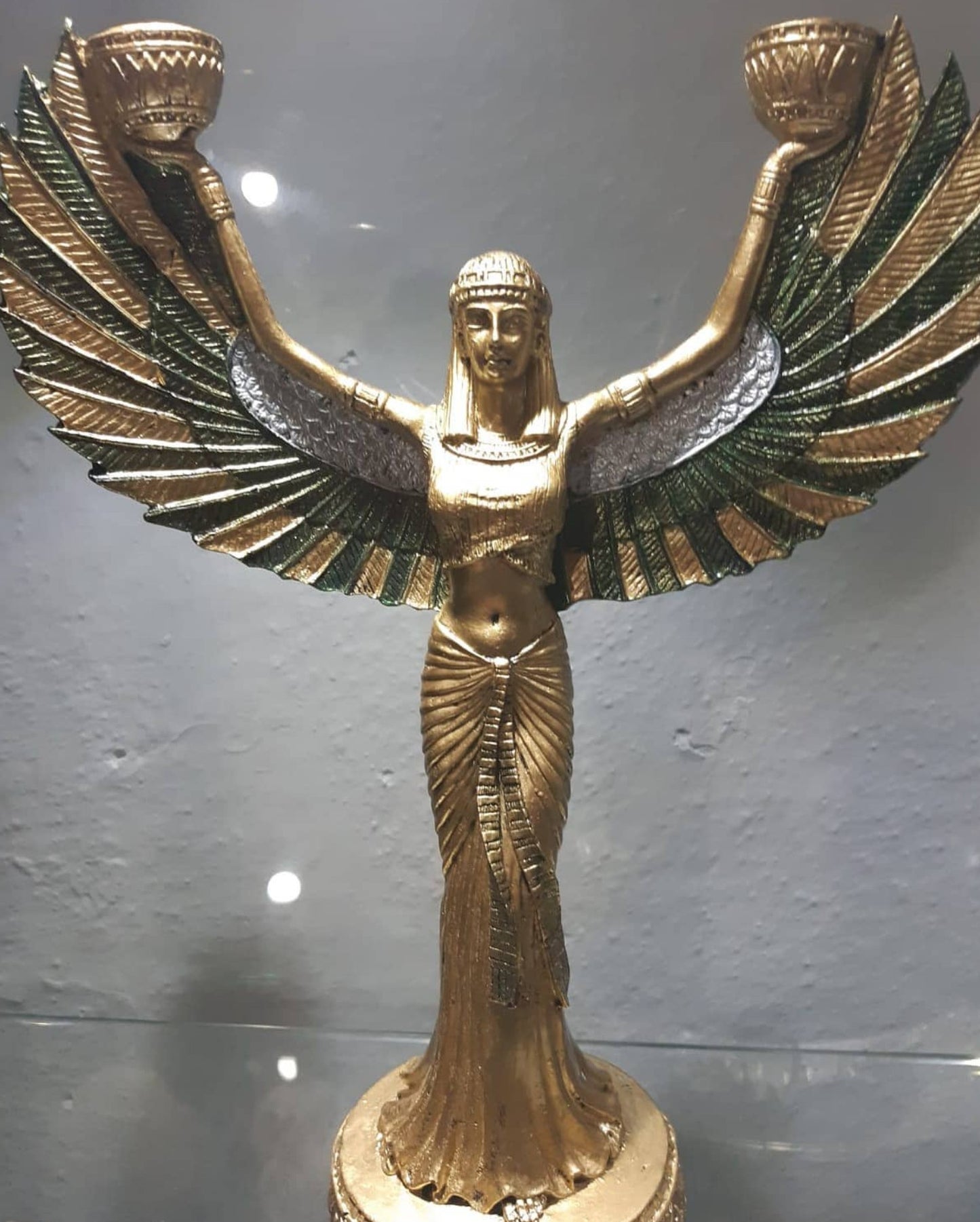 Statua portacandele della dea Iside, portacandele egizio di Iside, portacandele di Iside, candeliere di Iside, decorazione artistica con portacandele di Iside