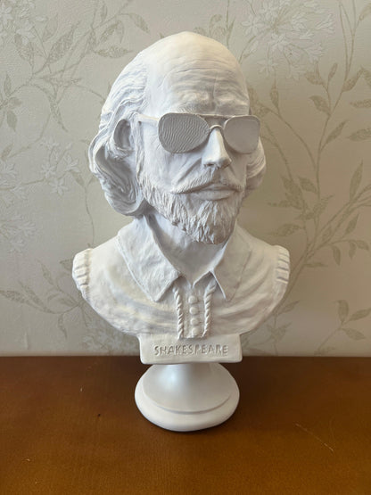 Shakespeare Büste Statue, Shakespeare mit Sonnenbrille Statue, Modernisierte historische Figur Büste, Shakespeare Büste Skulptur, Shakespeare Büste, Shakespeare Statue