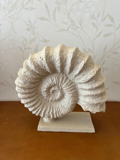 Seashell Sculpture, Fossil Shell Statue, Shell Art Decor, Oceanic Home Decor, Ocean Inspired Sculpture, Seashell Figurine, Ocean Sculpture,Nautilus Shell Decor
