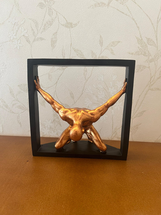 Abstrakte Mann-Halterahmen-Skulptur, gerahmte männliche Figur Statue, moderne minimalistische menschliche Skulptur, abstrakte menschliche Skulptur, menschliche Statue
