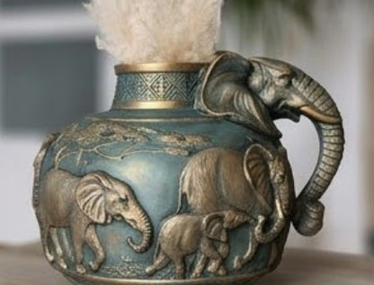 Elefantenvase, handgefertigtes Safari-Dekor, Wildlife Art Decor, Elefanten-Henkelvase, exotisches Wohndekor, Elefantenvase-Dekor, afrikanische Vase, Wildlife Vase