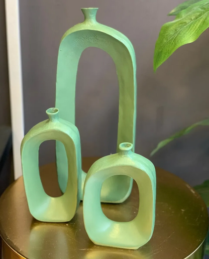 Set di vasi astratti in ceramica moderna, centrotavola cavi scultorei, vaso in ceramica astratto, trio di vasi moderni, vaso cavo moderno, vaso cavo, decorazione con vaso cavo 