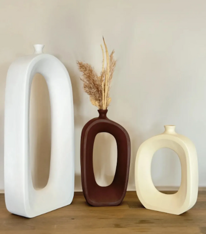 Set di vasi astratti in ceramica moderna, centrotavola cavi scultorei, vaso in ceramica astratto, trio di vasi moderni, vaso cavo moderno, vaso cavo, decorazione con vaso cavo 