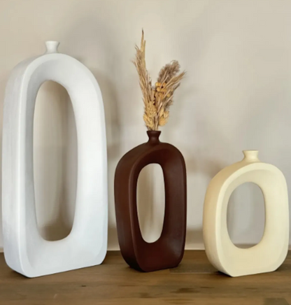 Set di vasi astratti in ceramica moderna, centrotavola cavi scultorei, vaso in ceramica astratto, trio di vasi moderni, vaso cavo moderno, vaso cavo, decorazione con vaso cavo 