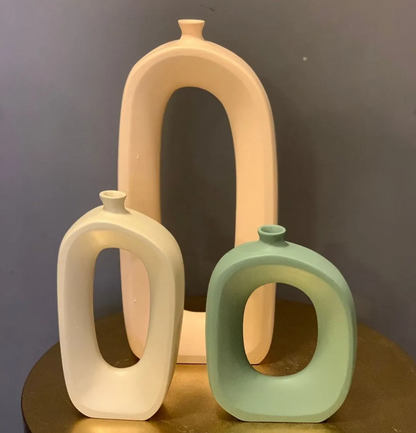 Set di vasi astratti in ceramica moderna, centrotavola cavi scultorei, vaso in ceramica astratto, trio di vasi moderni, vaso cavo moderno, vaso cavo, decorazione con vaso cavo 