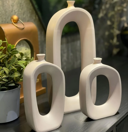 Set di vasi astratti in ceramica moderna, centrotavola cavi scultorei, vaso in ceramica astratto, trio di vasi moderni, vaso cavo moderno, vaso cavo, decorazione con vaso cavo 