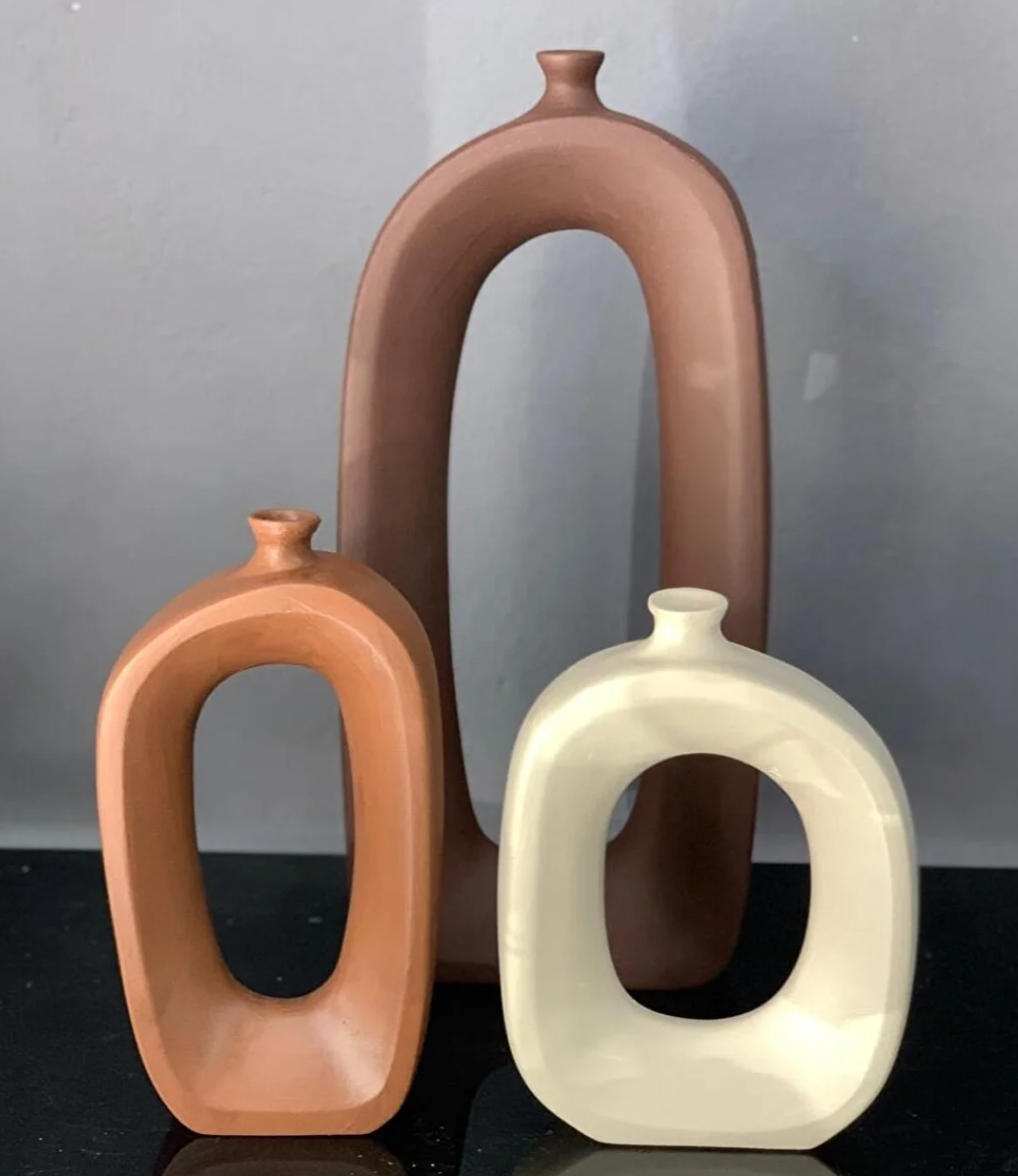 Set di vasi astratti in ceramica moderna, centrotavola cavi scultorei, vaso in ceramica astratto, trio di vasi moderni, vaso cavo moderno, vaso cavo, decorazione con vaso cavo 