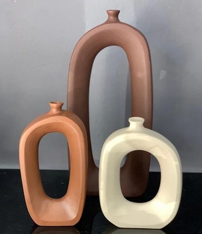Set di vasi astratti in ceramica moderna, centrotavola cavi scultorei, vaso in ceramica astratto, trio di vasi moderni, vaso cavo moderno, vaso cavo, decorazione con vaso cavo 