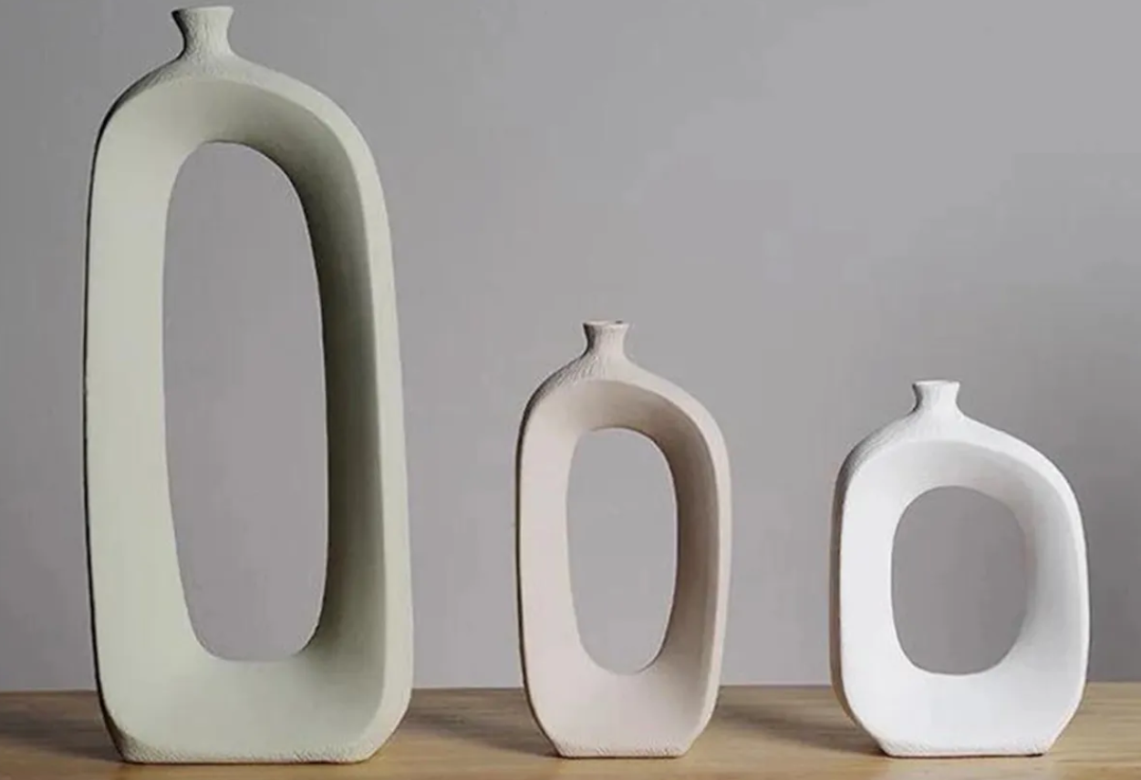 Set di vasi astratti in ceramica moderna, centrotavola cavi scultorei, vaso in ceramica astratto, trio di vasi moderni, vaso cavo moderno, vaso cavo, decorazione con vaso cavo 