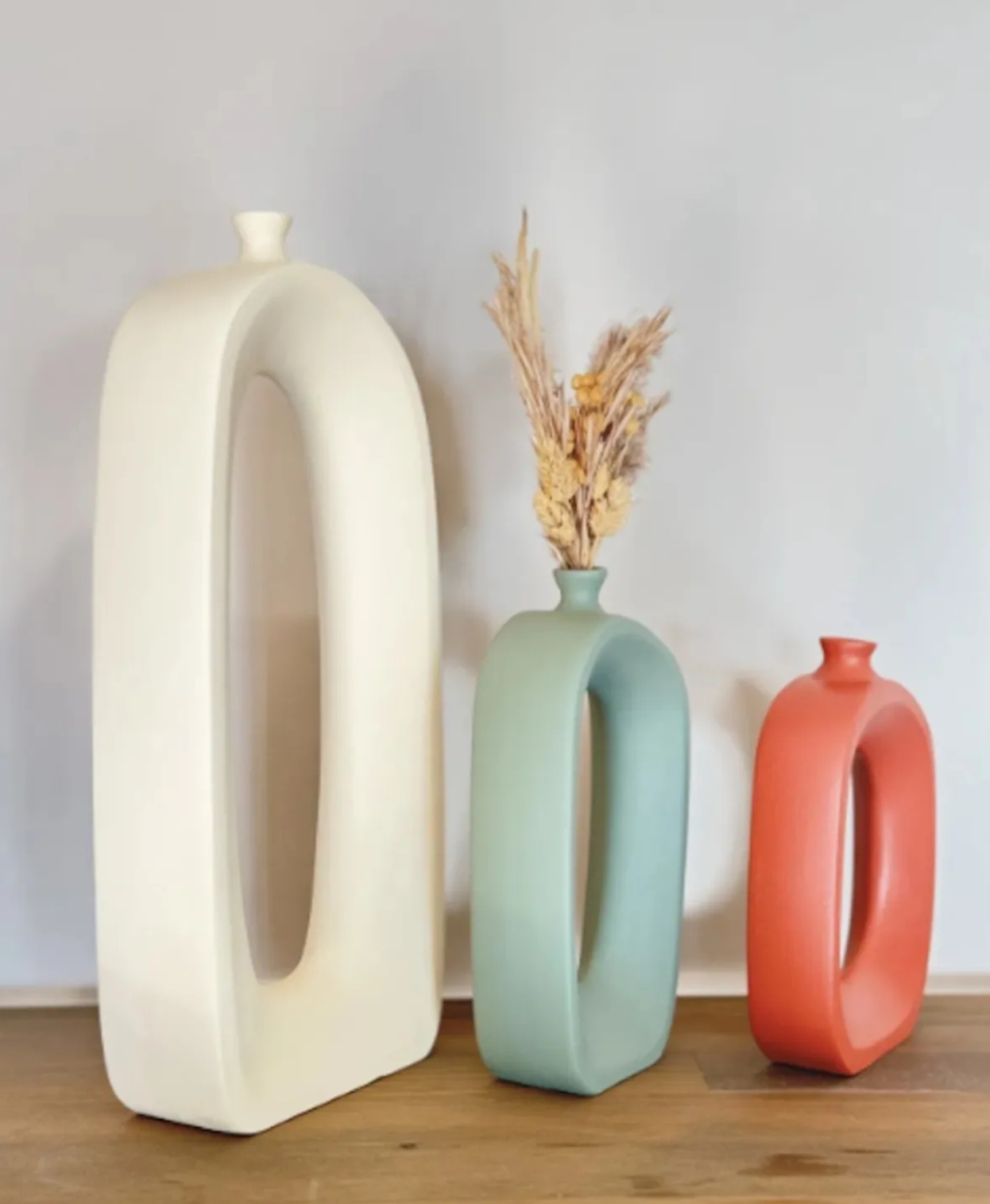 Set di vasi astratti in ceramica moderna, centrotavola cavi scultorei, vaso in ceramica astratto, trio di vasi moderni, vaso cavo moderno, vaso cavo, decorazione con vaso cavo 