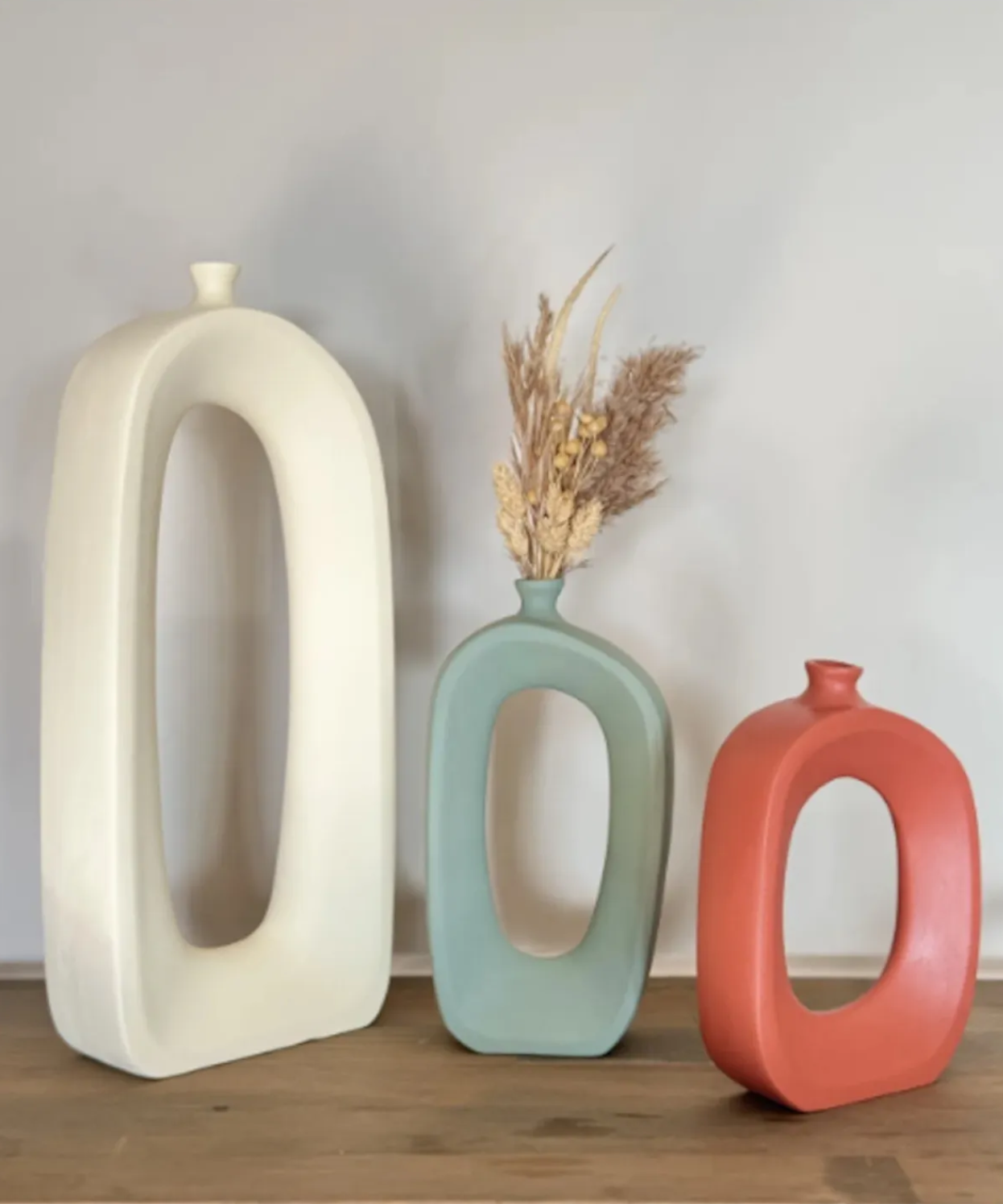 Set di vasi astratti in ceramica moderna, centrotavola cavi scultorei, vaso in ceramica astratto, trio di vasi moderni, vaso cavo moderno, vaso cavo, decorazione con vaso cavo 
