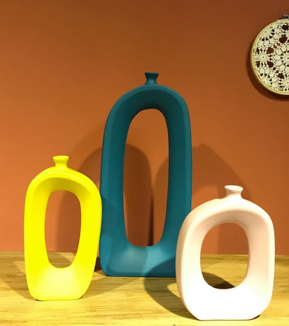 Set di vasi astratti in ceramica moderna, centrotavola cavi scultorei, vaso in ceramica astratto, trio di vasi moderni, vaso cavo moderno, vaso cavo, decorazione con vaso cavo 