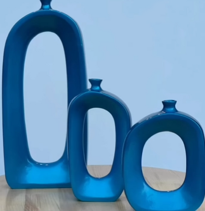 Set di vasi astratti in ceramica moderna, centrotavola cavi scultorei, vaso in ceramica astratto, trio di vasi moderni, vaso cavo moderno, vaso cavo, decorazione con vaso cavo 
