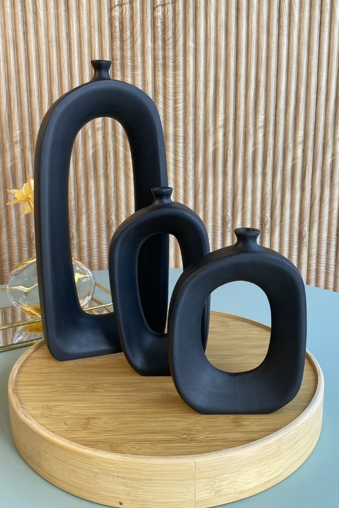 Set di vasi astratti in ceramica moderna, centrotavola cavi scultorei, vaso in ceramica astratto, trio di vasi moderni, vaso cavo moderno, vaso cavo, decorazione con vaso cavo 