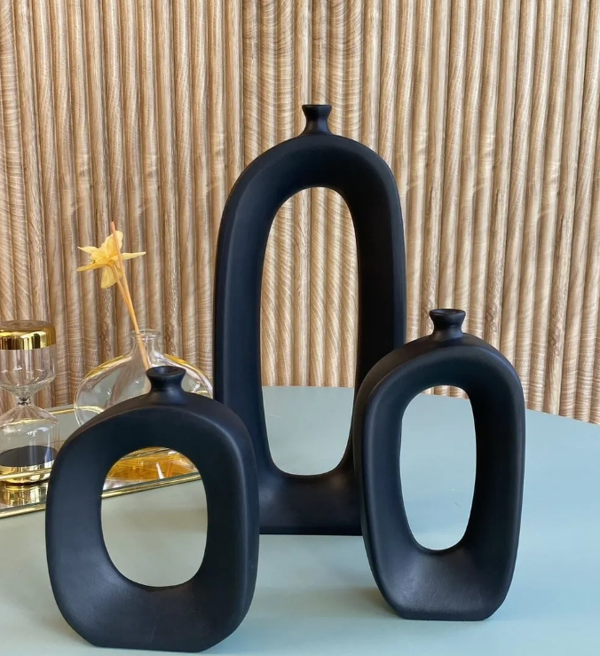 Set di vasi astratti in ceramica moderna, centrotavola cavi scultorei, vaso in ceramica astratto, trio di vasi moderni, vaso cavo moderno, vaso cavo, decorazione con vaso cavo 