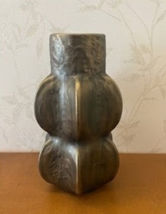 Moderne skulpturale Keramikvase, dekorative Keramikvase, moderne Keramikvase, handgefertigte Keramikvase, handgemachte zeitgenössische Keramik