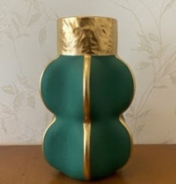 Moderne skulpturale Keramikvase, dekorative Keramikvase, moderne Keramikvase, handgefertigte Keramikvase, handgemachte zeitgenössische Keramik