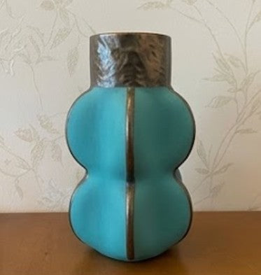 Moderne skulpturale Keramikvase, dekorative Keramikvase, moderne Keramikvase, handgefertigte Keramikvase, handgemachte zeitgenössische Keramik