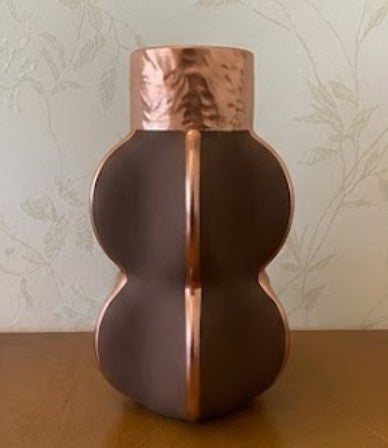 Moderne skulpturale Keramikvase, dekorative Keramikvase, moderne Keramikvase, handgefertigte Keramikvase, handgemachte zeitgenössische Keramik