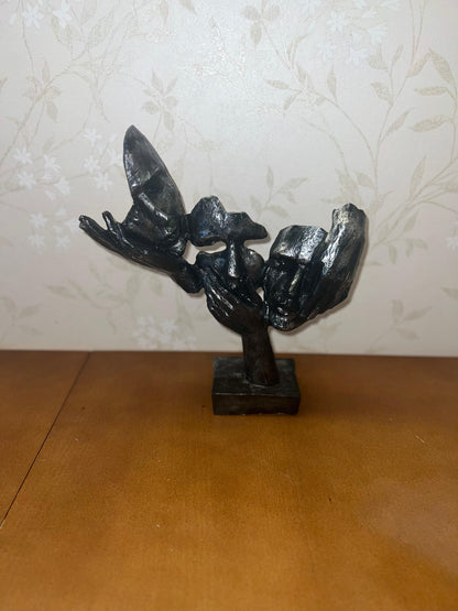 Statua astratta con tre volti in mano, decorazione da tavolo, scultura moderna di volti, decorazione di design astratto, scultura di volti, statua di volti, decorazione di volti, oggetti di volti, statuetta di volti