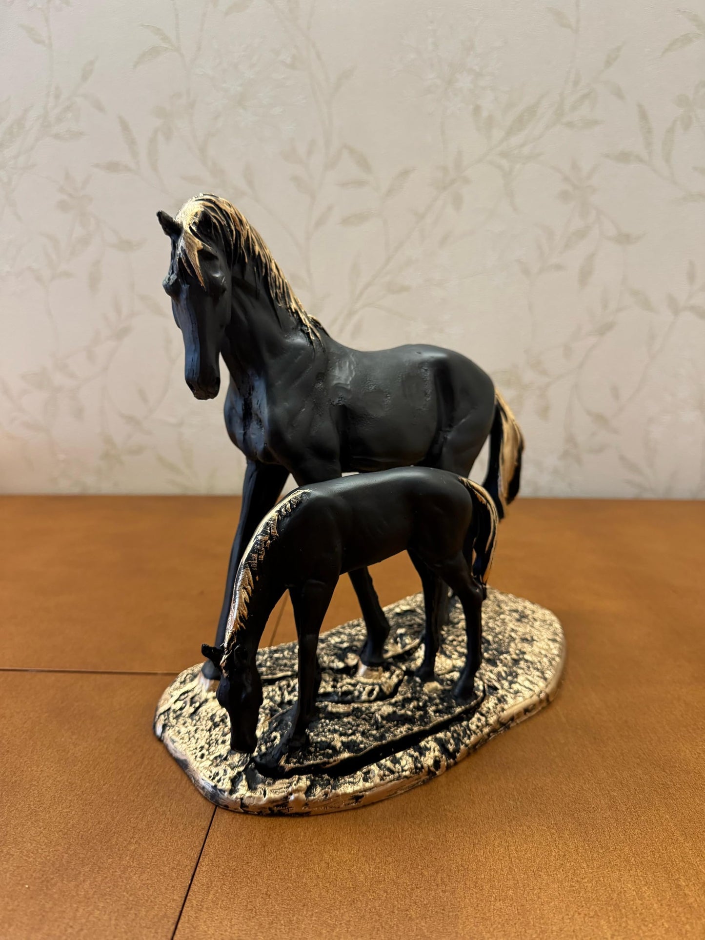 Elegant Horse Decor Statue, Mother and Foal Sculpture, Horse Lover Gift Idea, Animal Figurines For Table Decor, Luxury Horse Decor Figurine