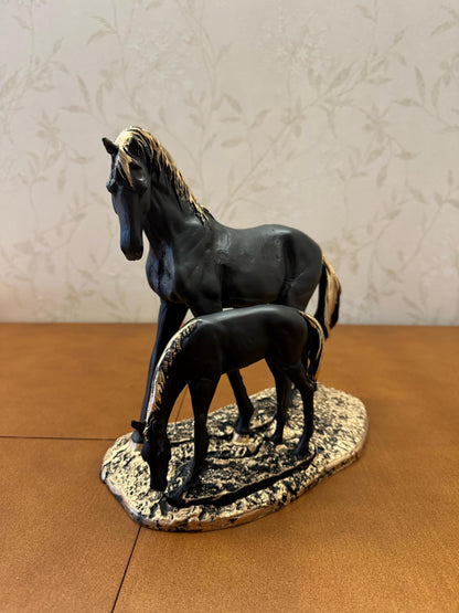 Elegant Horse Decor Statue, Mother and Foal Sculpture, Horse Lover Gift Idea, Animal Figurines For Table Decor, Luxury Horse Decor Figurine