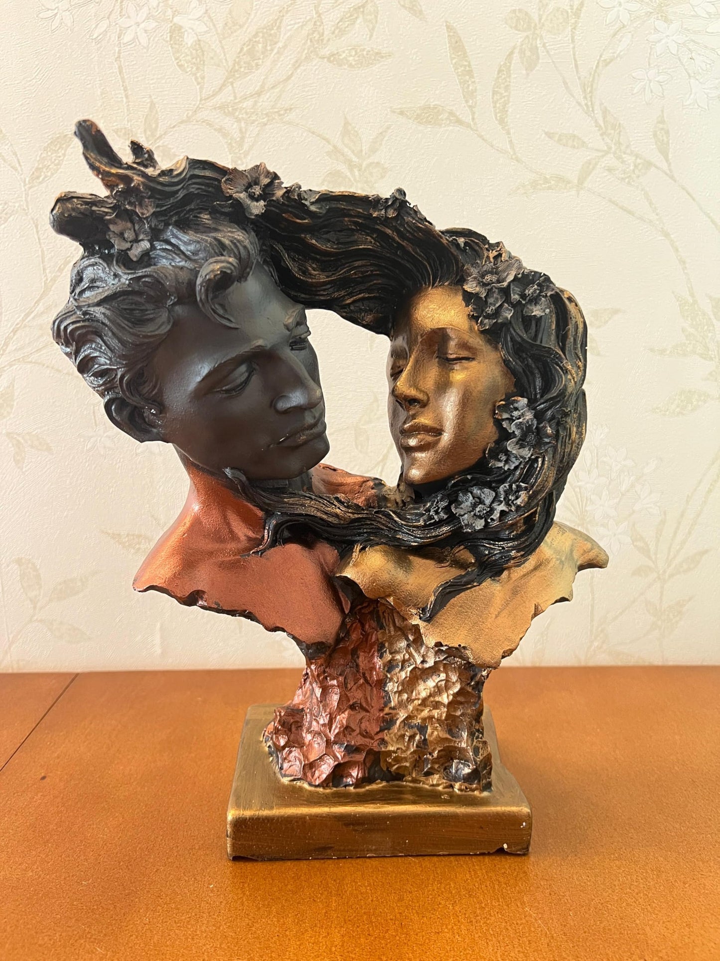 Couple Love Figurine, Romantic Sculpture, Lovers Bust Statue, Valentine’s Day gift, Art Decor Statue, Romantic Gift Idea, Art Decor Statue, Romantic Decor, Love Couple Decor
