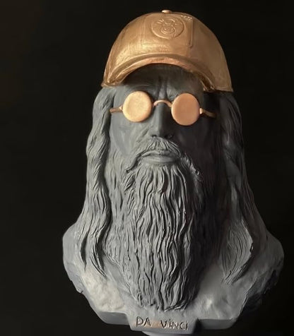 Statua moderna di busto di Da Vinci con berretto e occhiali, Statua di busto di Da Vinci, Busto di Da Vinci, Testa di Da Vinci in poliestere, Scultura di Da Vinci