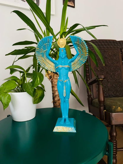 Ägyptische Isis-Statue mit offenen Flügeln, Ägyptische Isis-Statue mit Flügeln, Isis-Statue mit offenen Flügeln, Isis-Statue aus Polyester