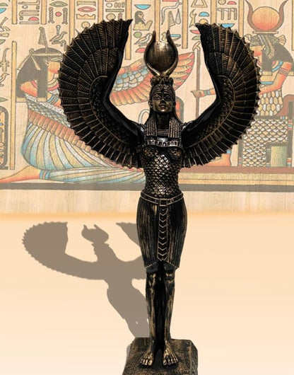 Ägyptische Isis-Statue mit offenen Flügeln, Ägyptische Isis-Statue mit Flügeln, Isis-Statue mit offenen Flügeln, Isis-Statue aus Polyester