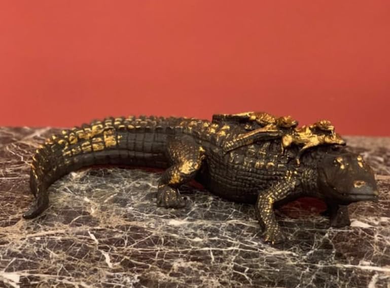 Crocodile with Babies Statue, Handmade Crocodile Statue with Baby Crocs, Crocodile Statue with Baby Figures, Crocodile Sculpture