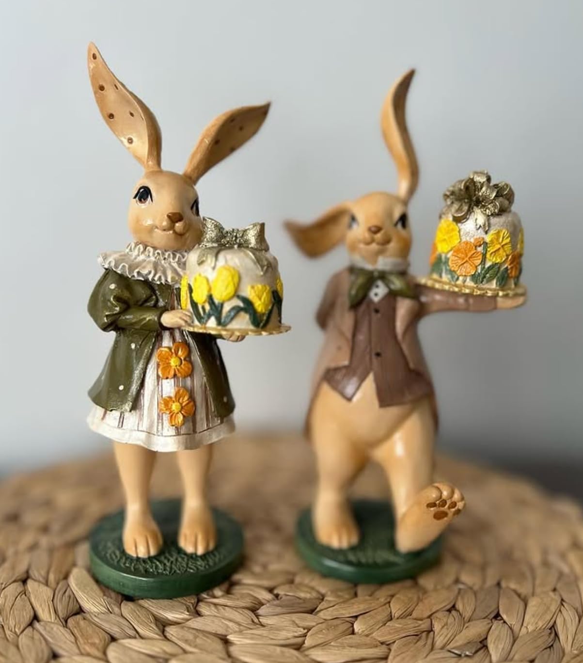 Set of 2 Rabbit Figurines Holding Cake, Adorable Bunny Dessert Statues, Rabbit Cake Figurine, Bunny Holding Cake, Bunny Statue, Rabbit Decor, Rabbit Statue, Bunny Decor