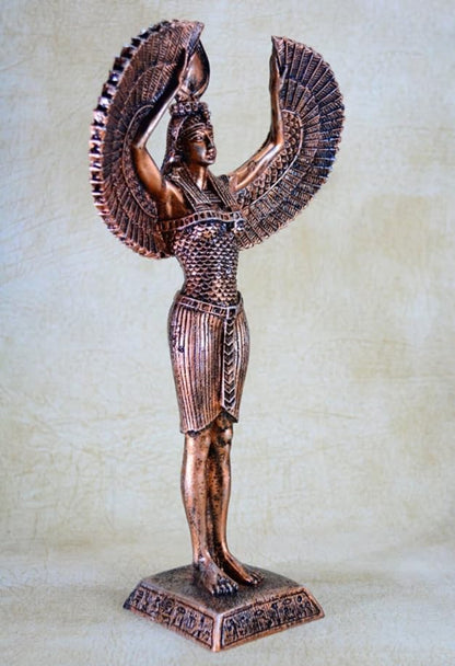 Ägyptische Isis-Statue mit offenen Flügeln, Ägyptische Isis-Statue mit Flügeln, Isis-Statue mit offenen Flügeln, Isis-Statue aus Polyester
