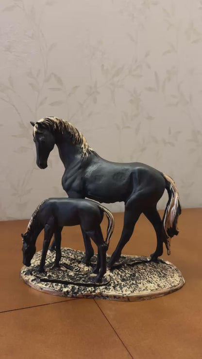 Elegant Horse Decor Statue, Mother and Foal Sculpture, Horse Lover Gift Idea, Animal Figurines For Table Decor, Luxury Horse Decor Figurine