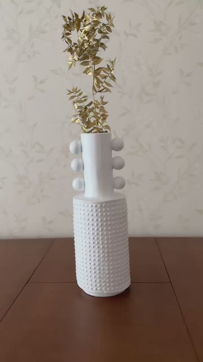 Moderne Polyestervase, Zeitgenössische Dekorvase, einzigartige skulpturale Vase, abstrakte große Vase, handgefertigte dekorative Vase, Vase im nordischen Stil