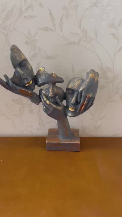 Abstrakte Statue mit drei Gesichtern auf der Hand, Tischdekoration, moderne Gesichtsskulptur, abstraktes Design-Dekor, Gesichtsskulptur, Gesichtsstatue, Gesichtsdekor, Gesichtsobjekte, Gesichtsfigur